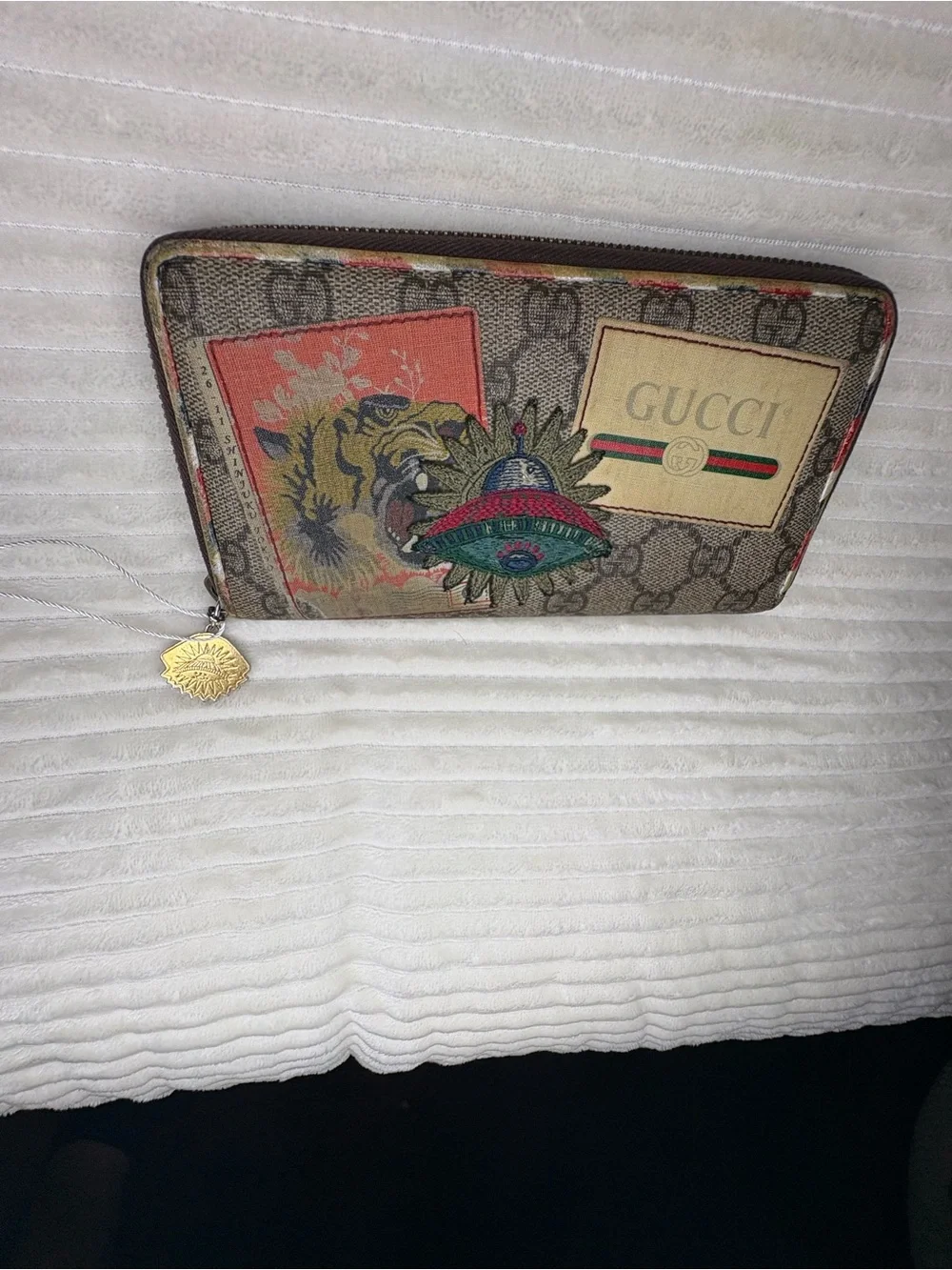 Gucci GG Supreme Bengal UFO Zip Around Wallet Authenticated w Box Very Clean - Picture 3 of 16